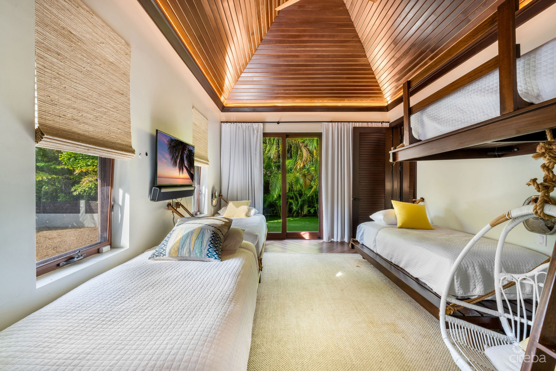 KEMPA KAI, BEACHFRONT HOME