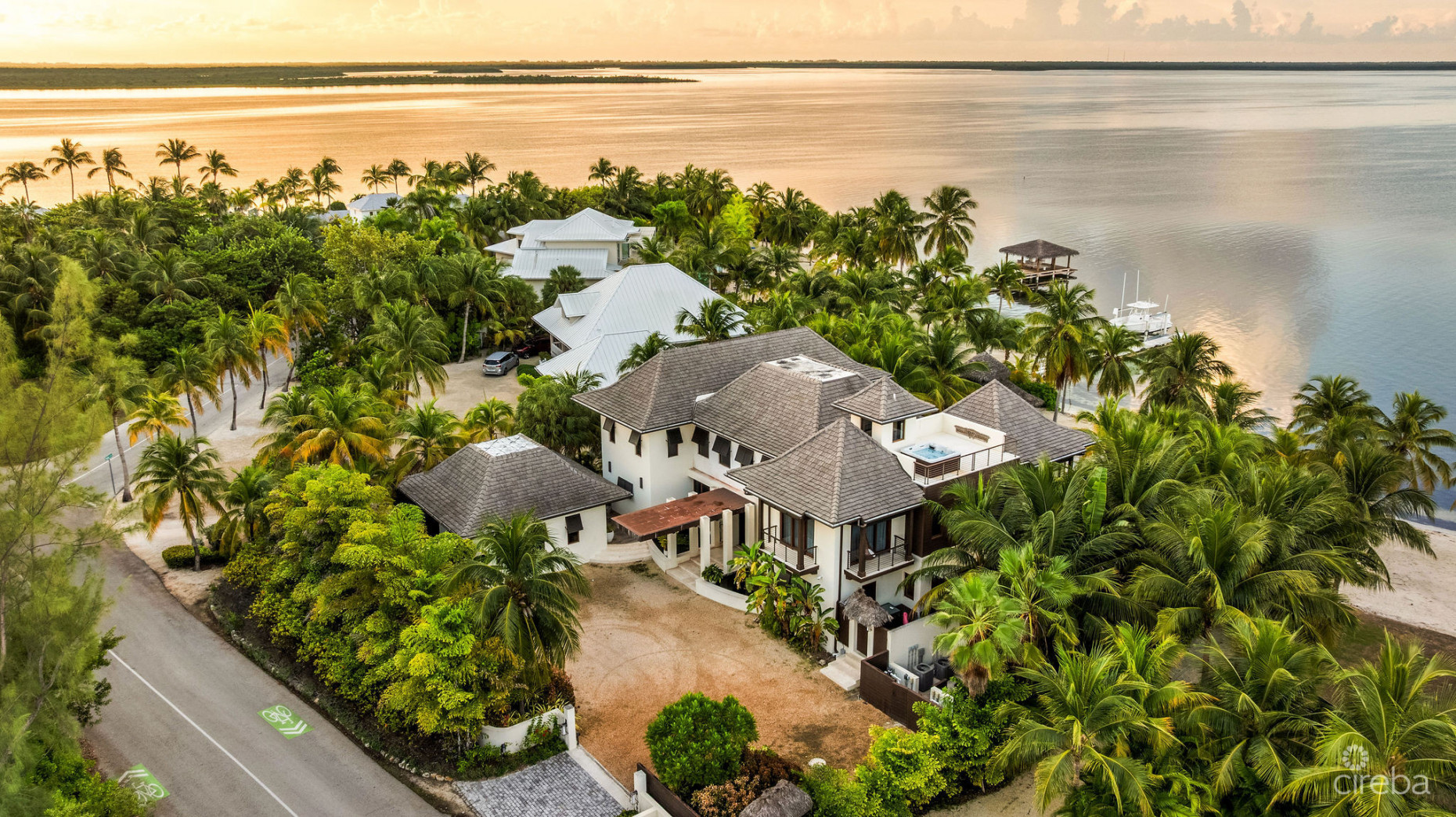 KEMPA KAI, BEACHFRONT HOME