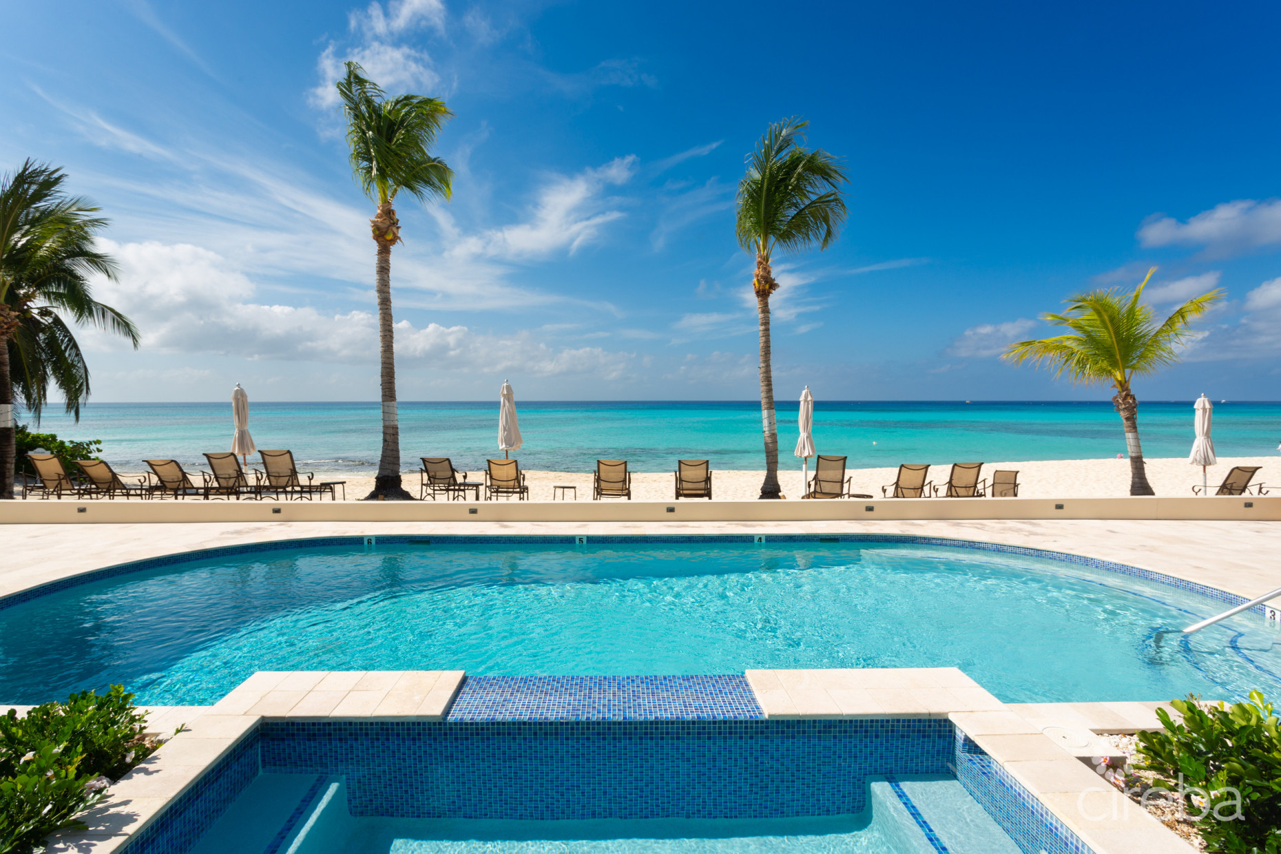 THE PALMS 14, SEVEN MILE BEACH PENTHOUSE