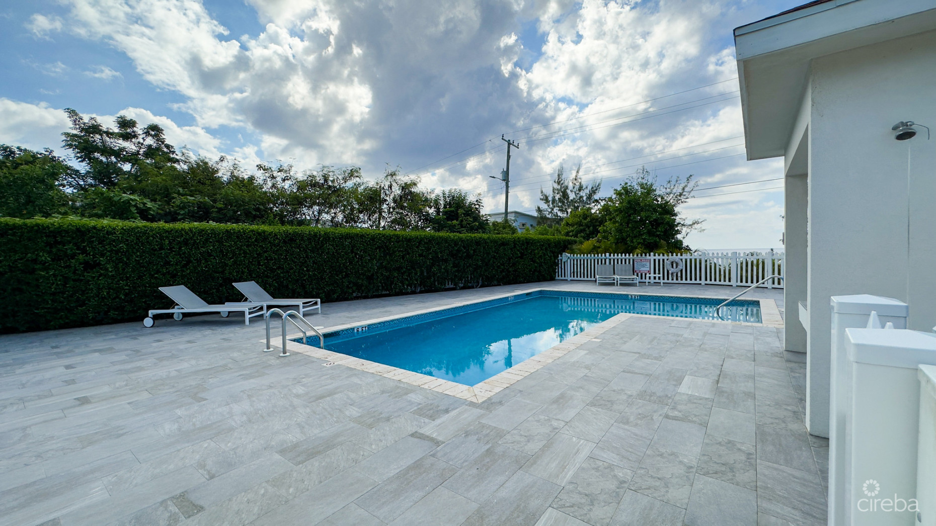 1BED CONDO WEST BAY SIENA GARDENS