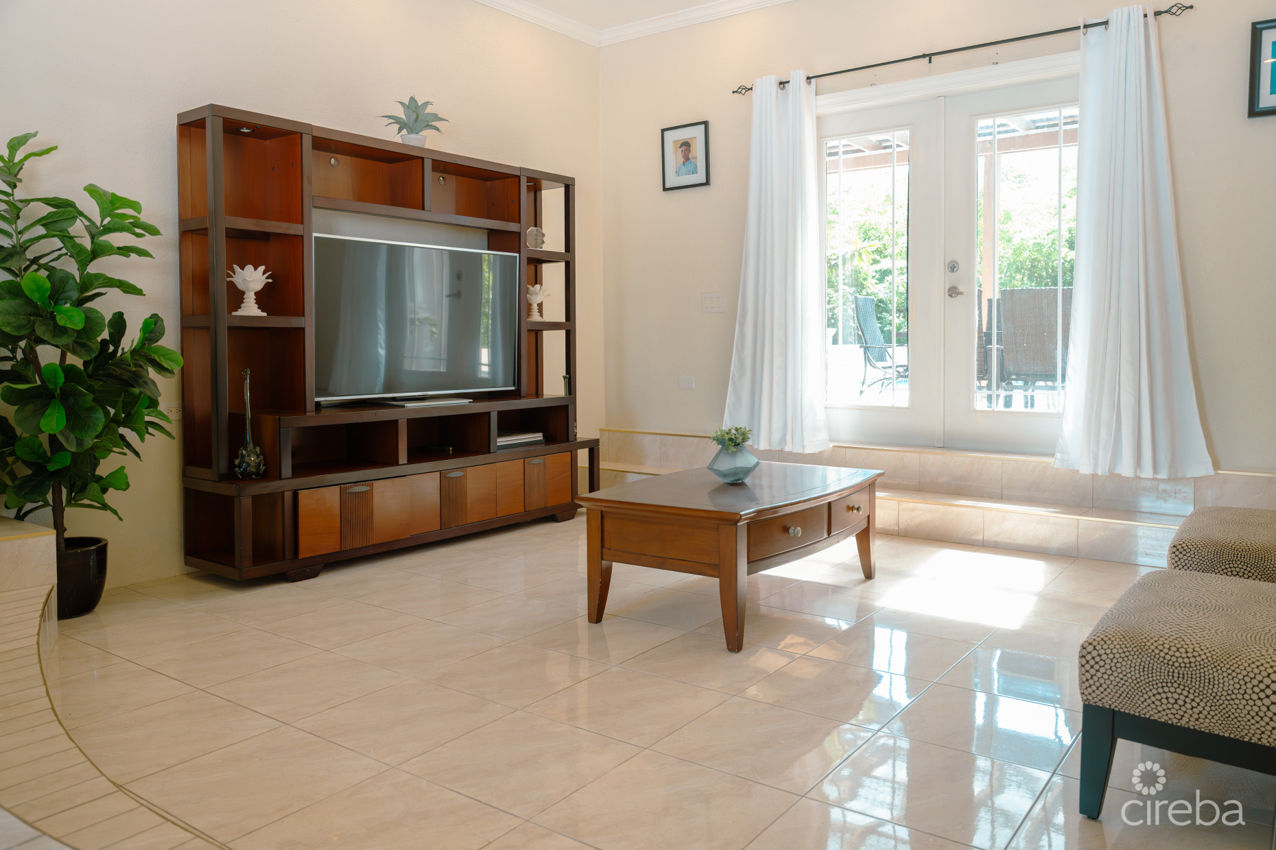 4 BEDROOM BEAUTIFUL FAMILY HOME IN SAVANNAH