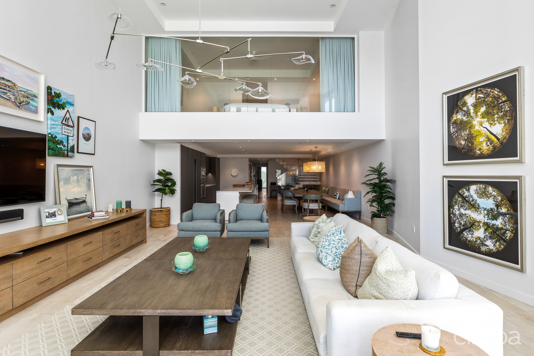 TIDES -  BEACHFRONT, LUXURY 4 BEDROOM CONDO WITH TERRACE