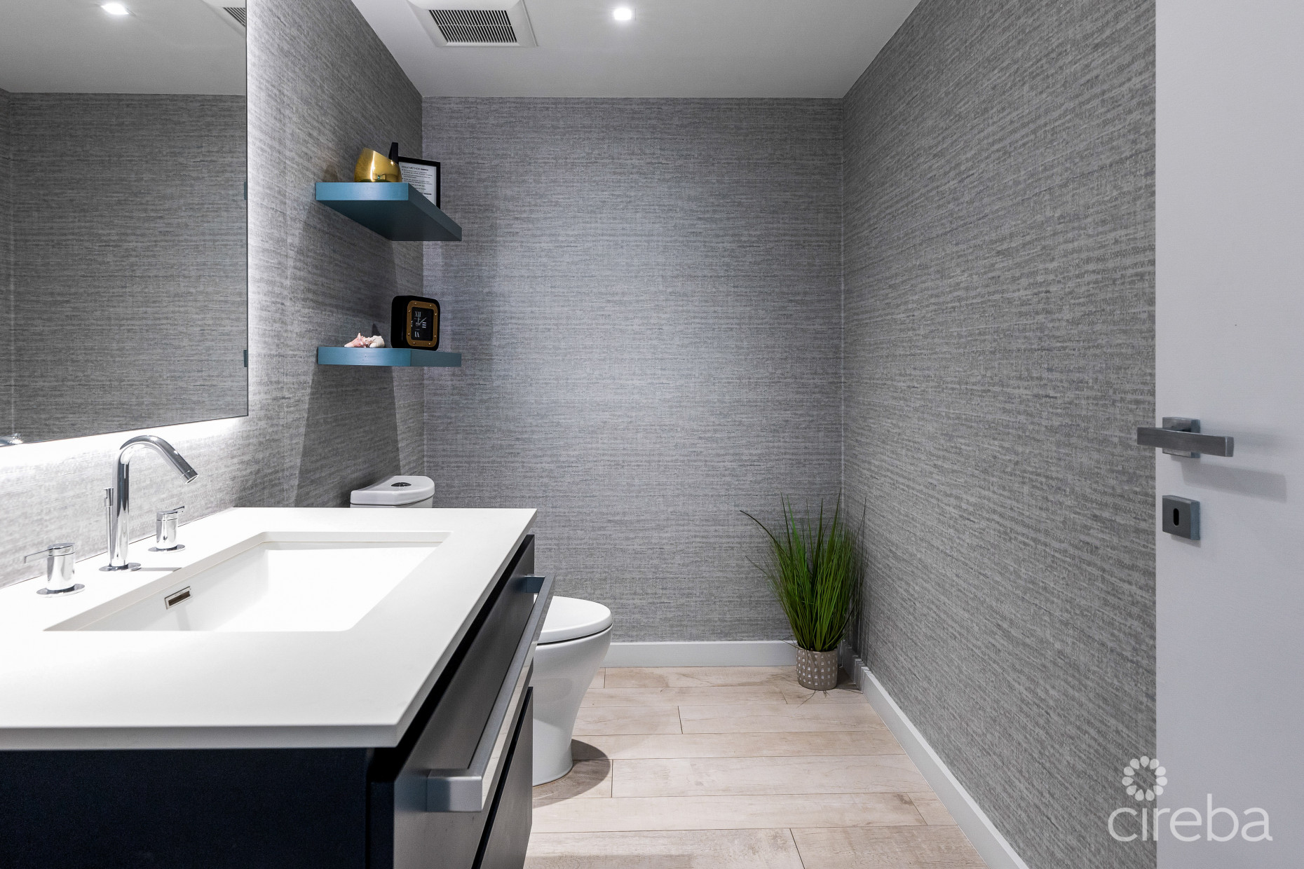 TIDES -  BEACHFRONT, LUXURY 4 BEDROOM CONDO WITH TERRACE