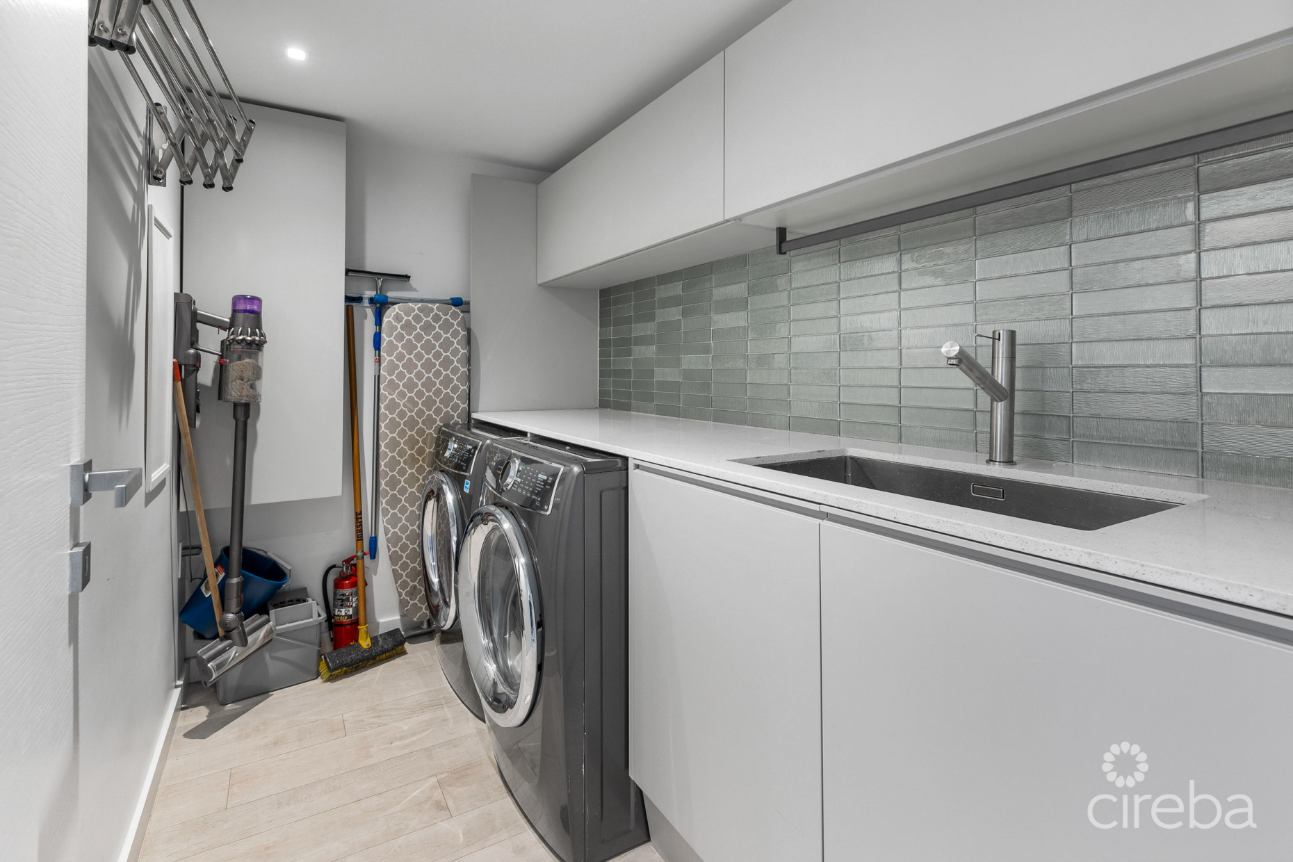 TIDES -  BEACHFRONT, LUXURY 4 BEDROOM CONDO WITH TERRACE