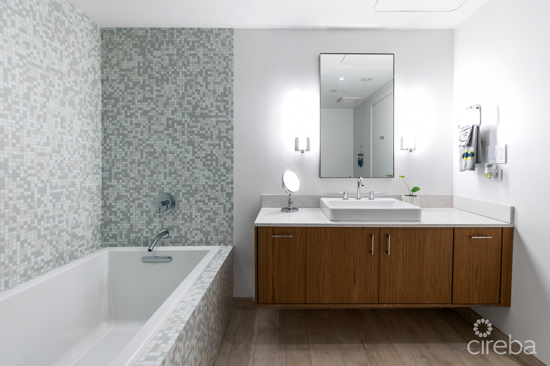 TIDES -  BEACHFRONT, LUXURY 4 BEDROOM CONDO WITH TERRACE