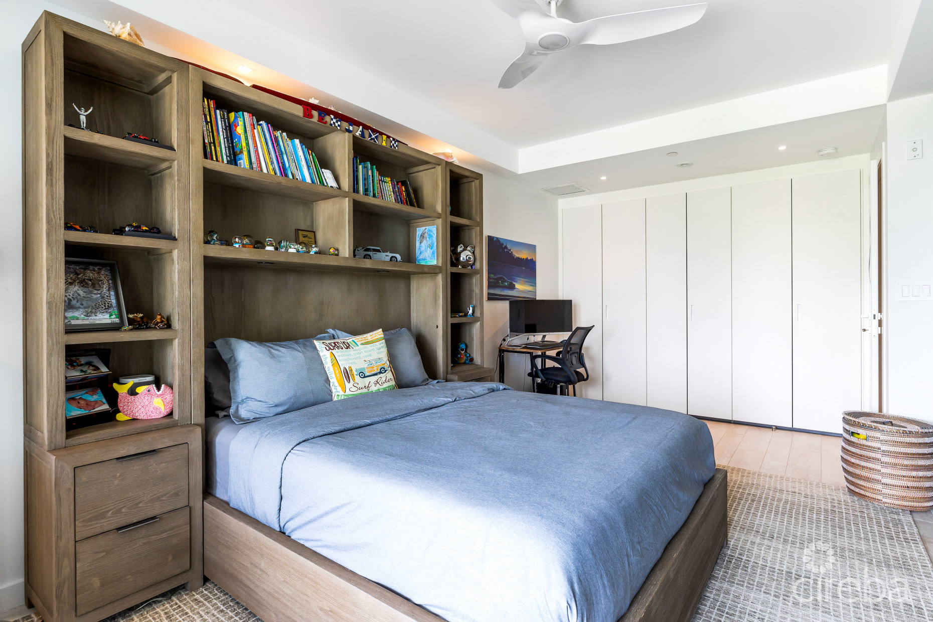 TIDES -  BEACHFRONT, LUXURY 4 BEDROOM CONDO WITH TERRACE