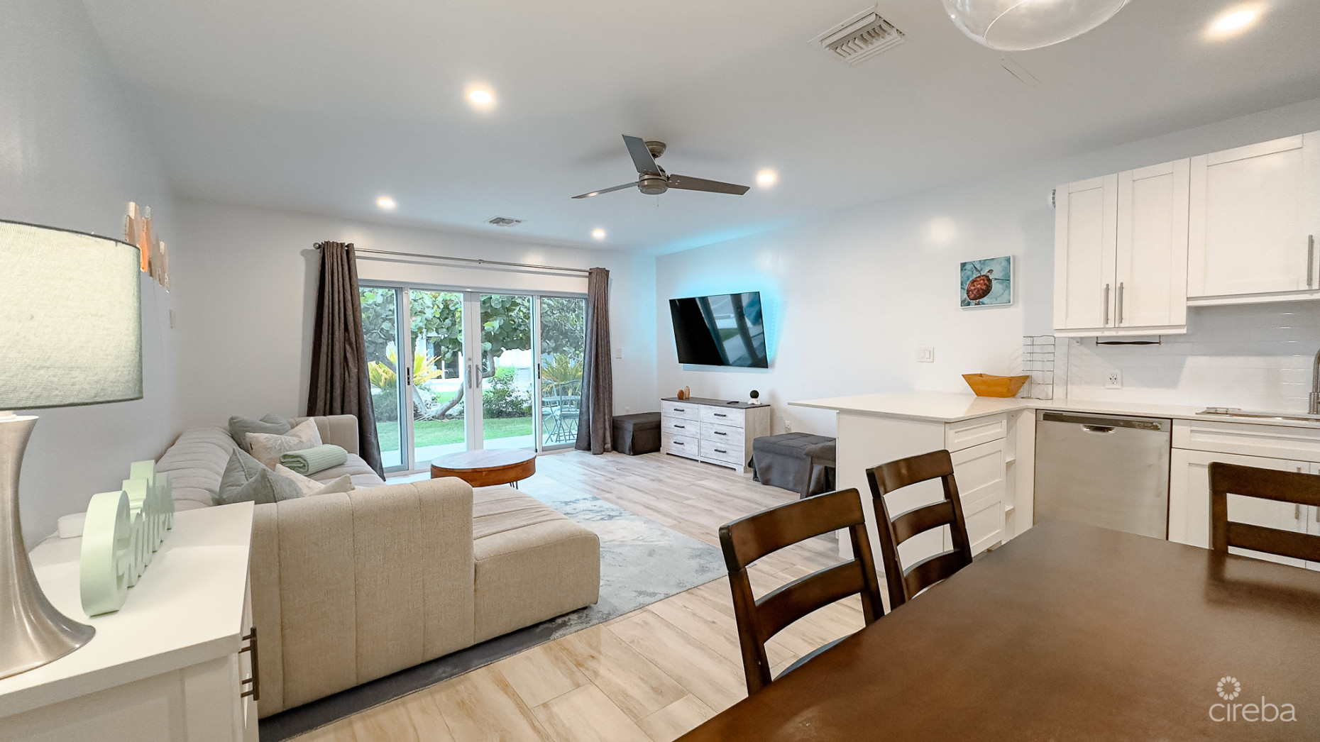 1 BED CONDO DOWNTOWN REACH