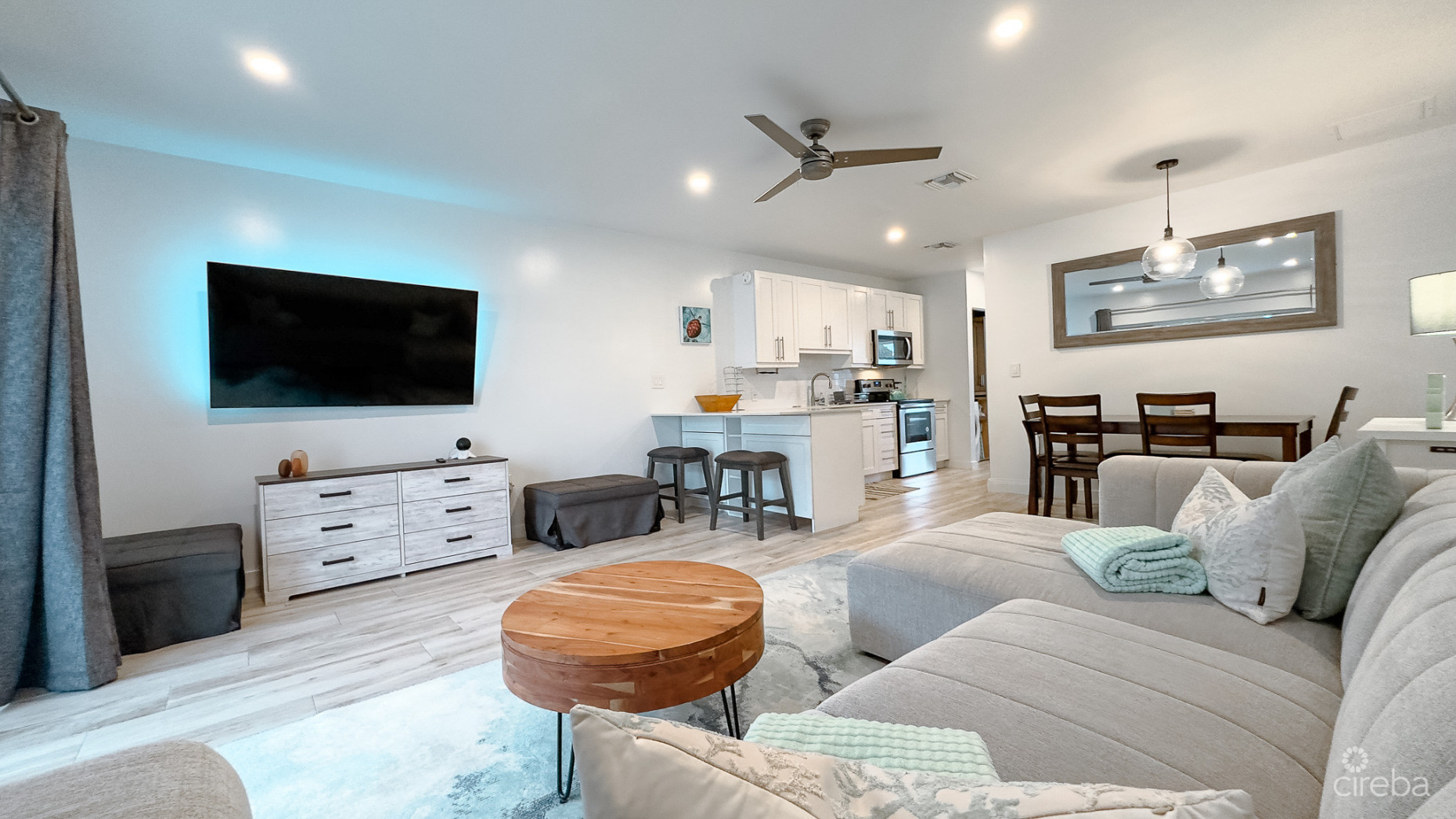 1 BED CONDO DOWNTOWN REACH