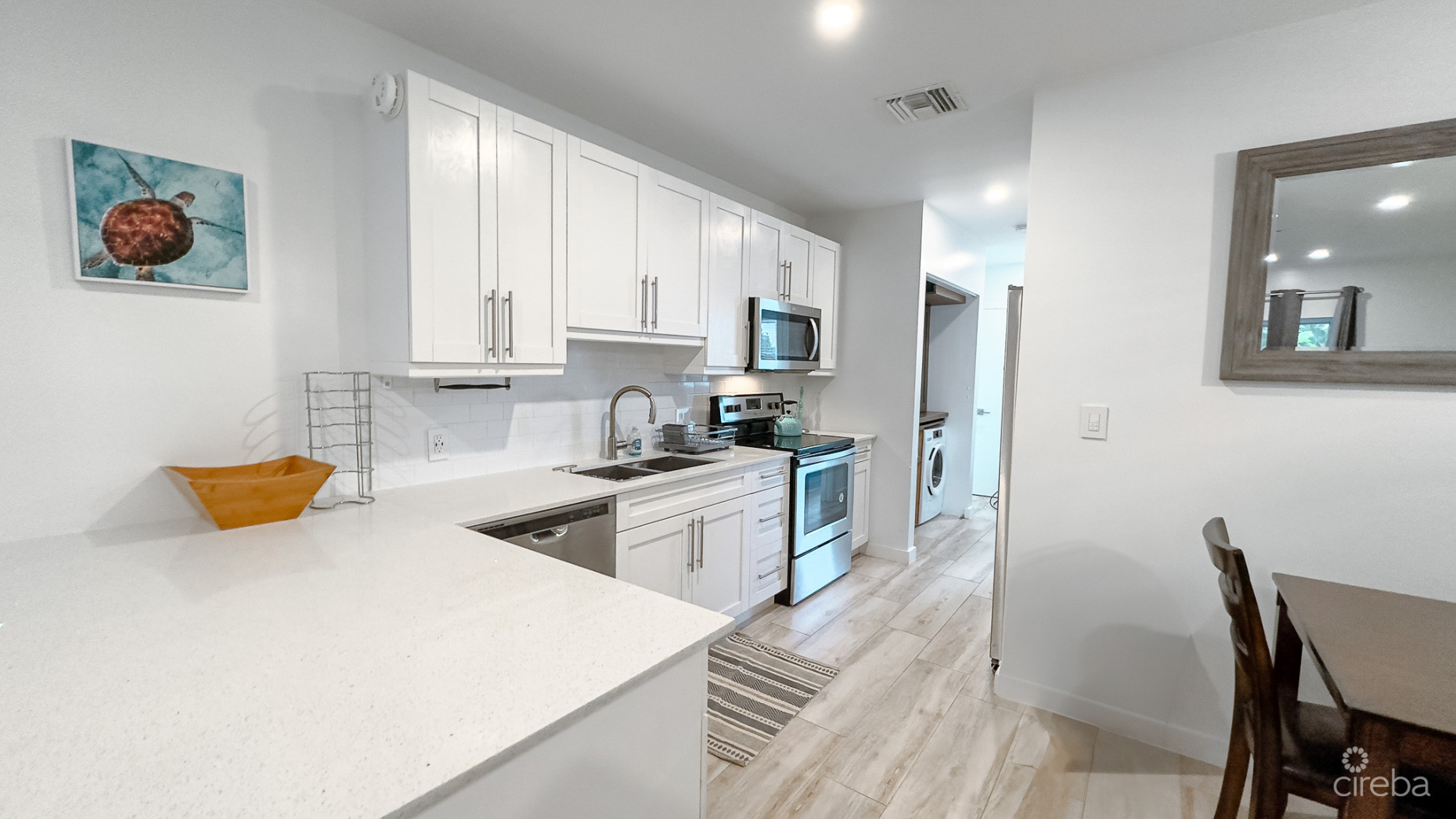 1 BED CONDO DOWNTOWN REACH