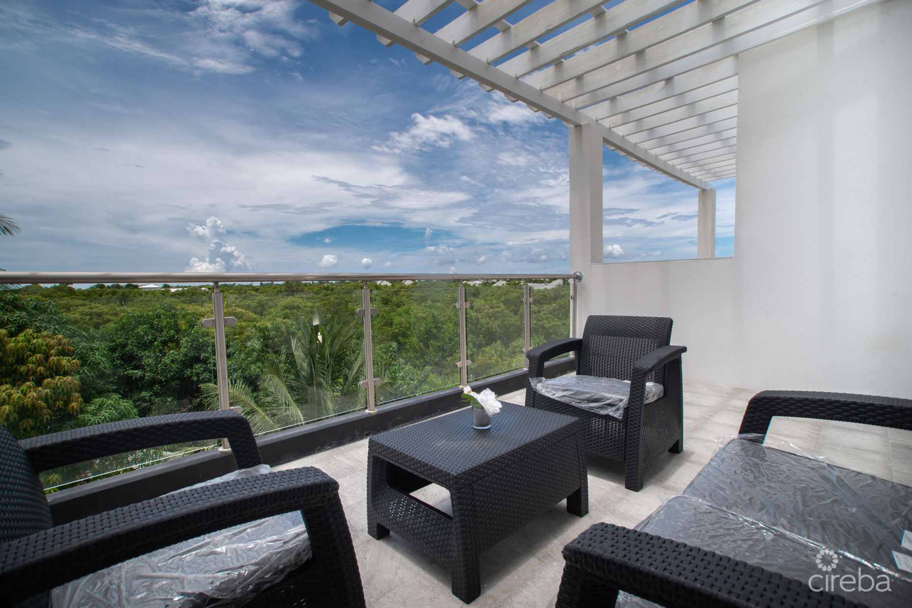 ACROSS FROM BEACH--SOUTH SOUND--3BED/3.5BATH TOWNHOUSE--FENCED YARD--THE MANTRAS