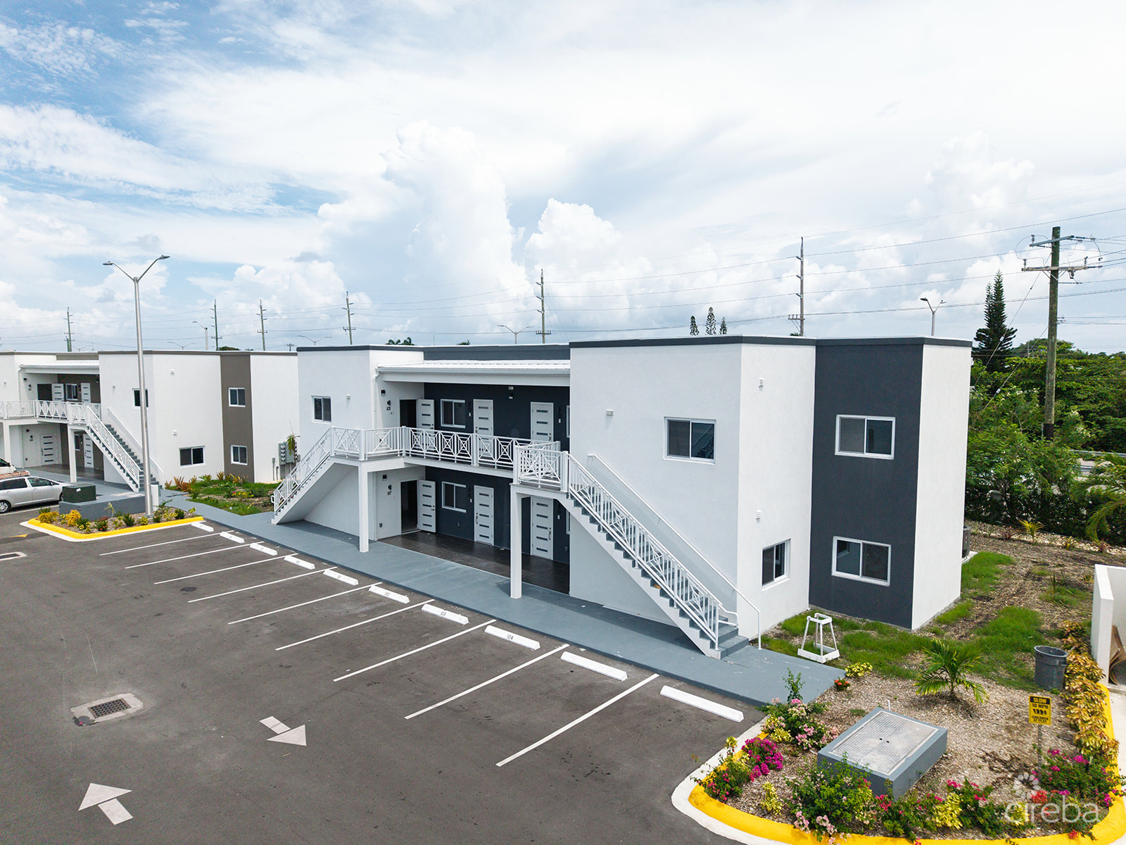 2 BEDROOM CONDO IN YARL