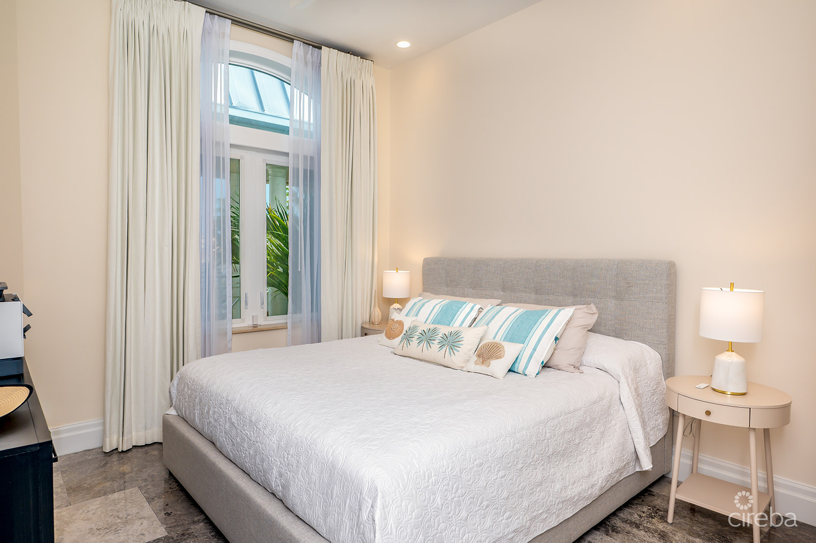 THE PINNACLE VILLA 30 & GARAGE