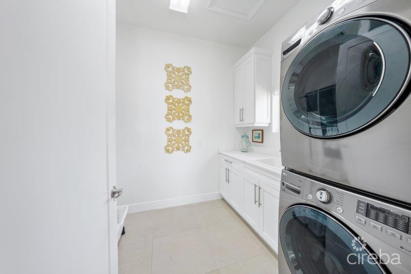 UNIQUE PATRICK'S ISLAND CANALFRONT W GUEST HOUSE | 3 CAR GARAGE