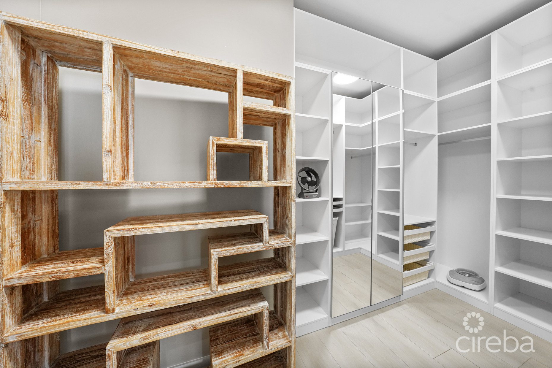 OCEAN CREST #21, GEORGE TOWN WATERFRONT