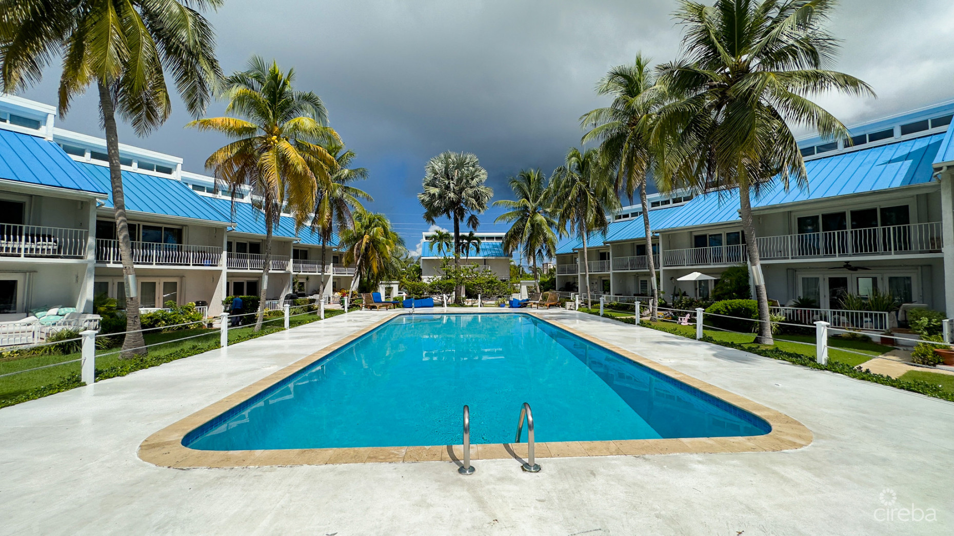 3 BED OCEAN VIEW - BY THE SEA