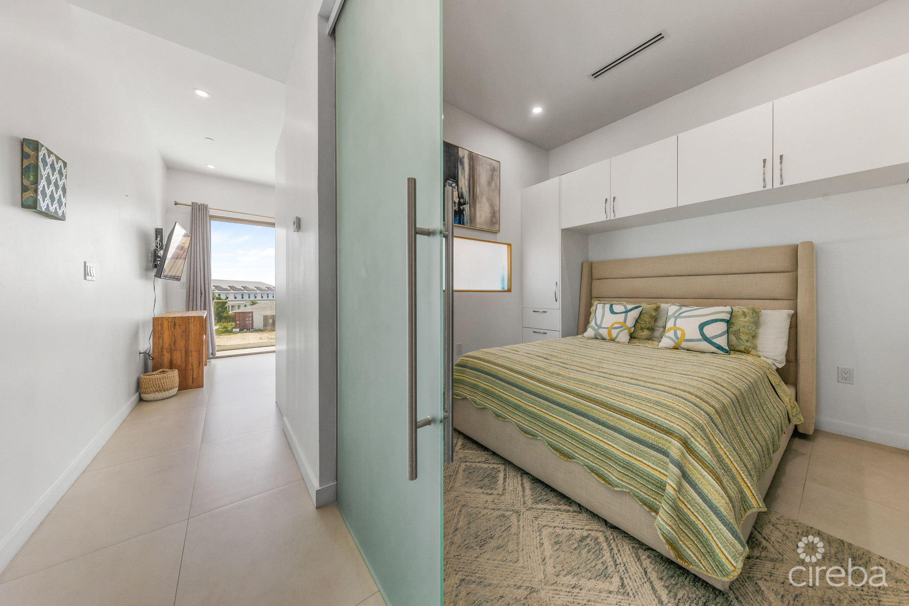 HARBOUR WALK TURNKEY BOUTIQUE CONDO