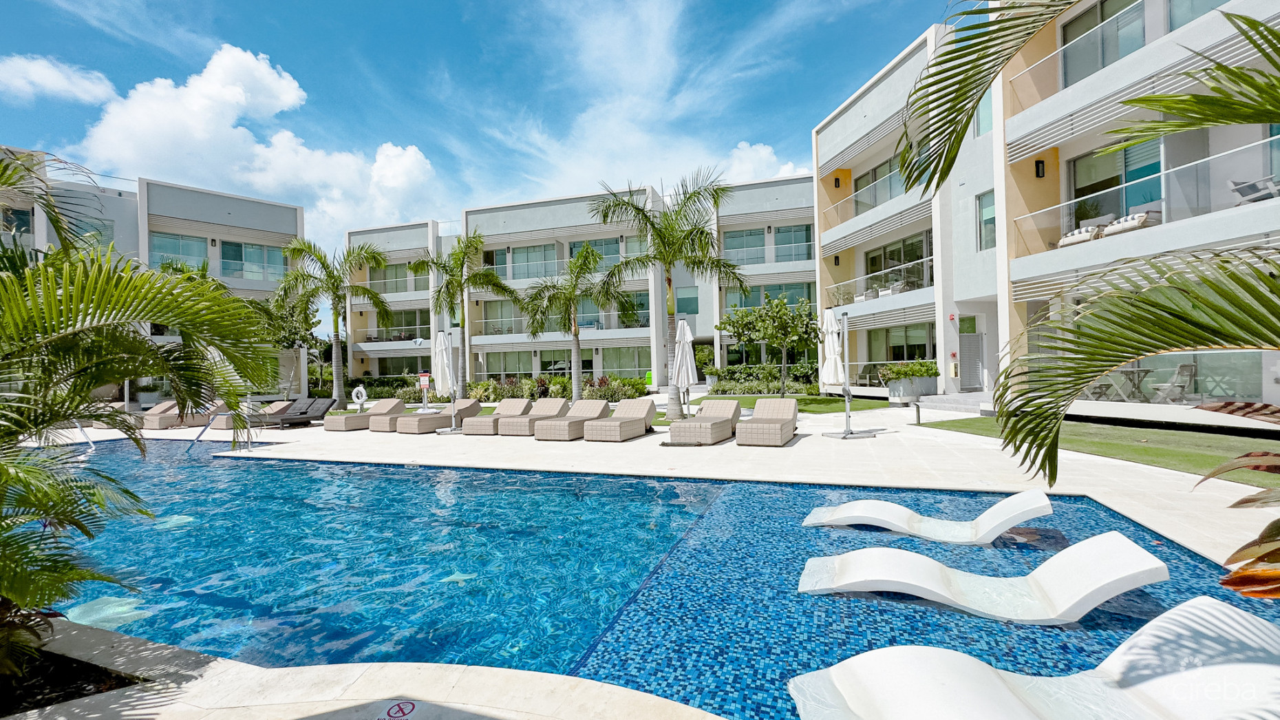 ONE CANAL POINT - SEVEN MILE BEACH