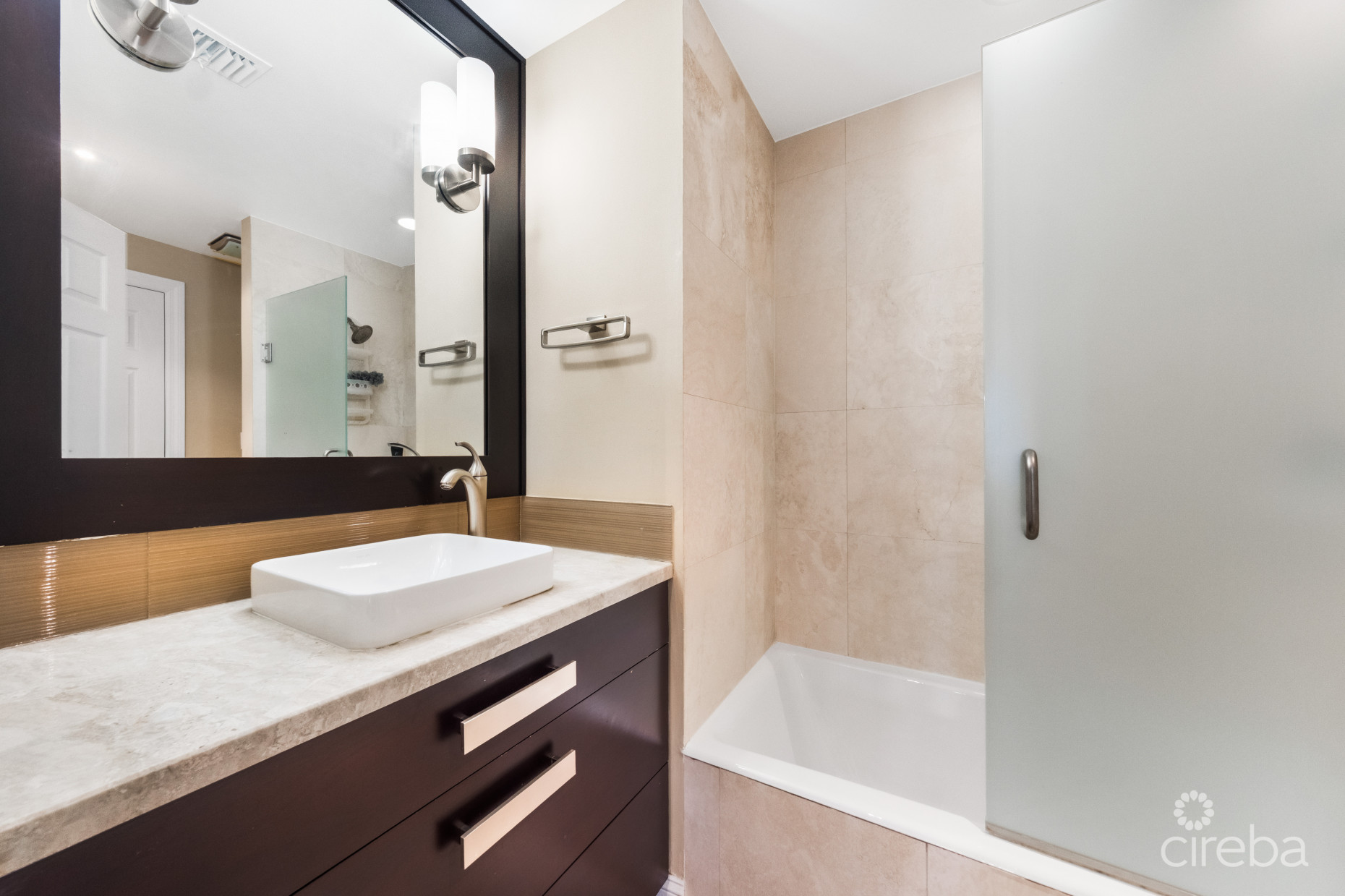 BRITANNIA KINGS COURT WITH TWO DOCK OPTIONS AVAILABLE