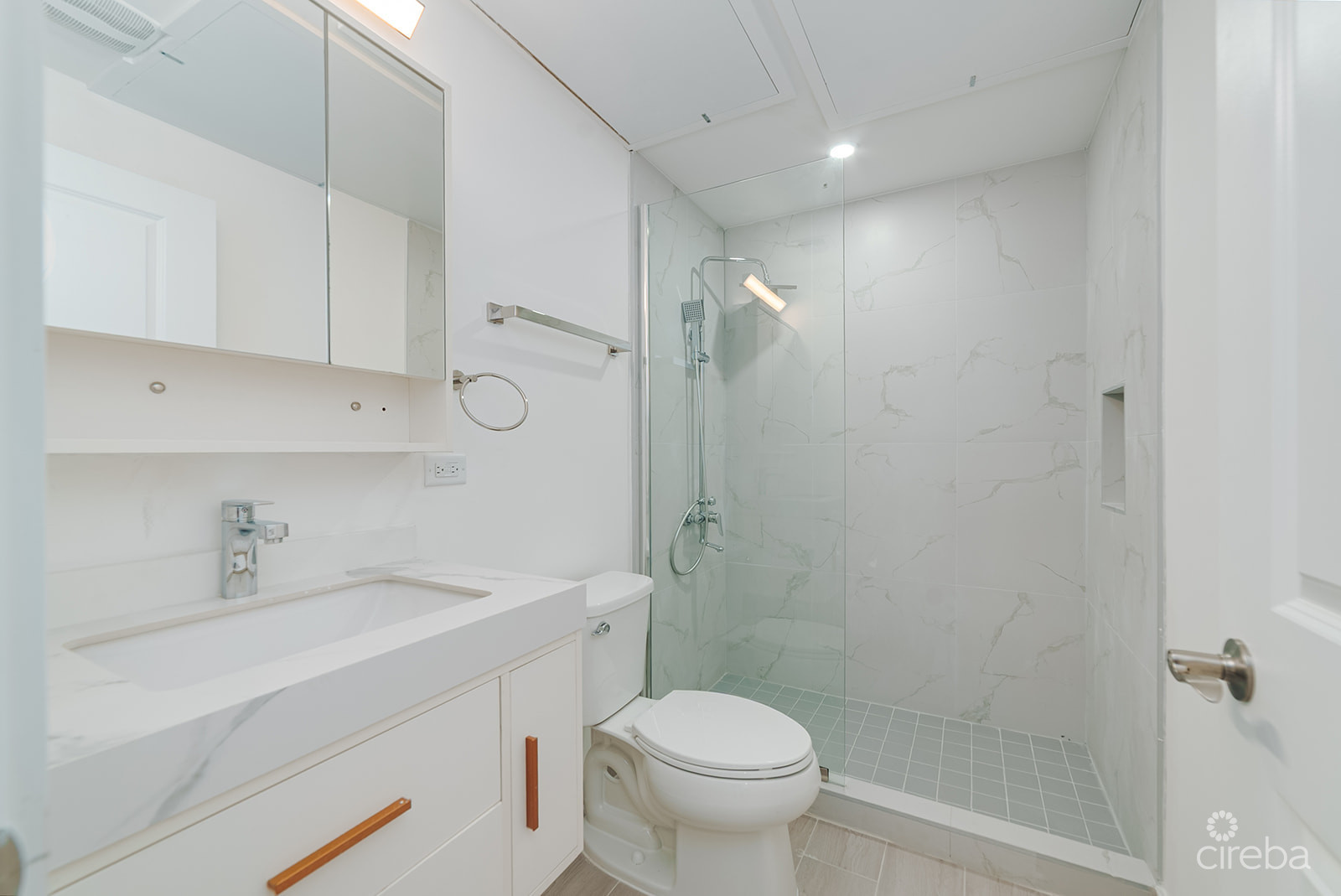 2 BEDROOM CONDO IN YARL