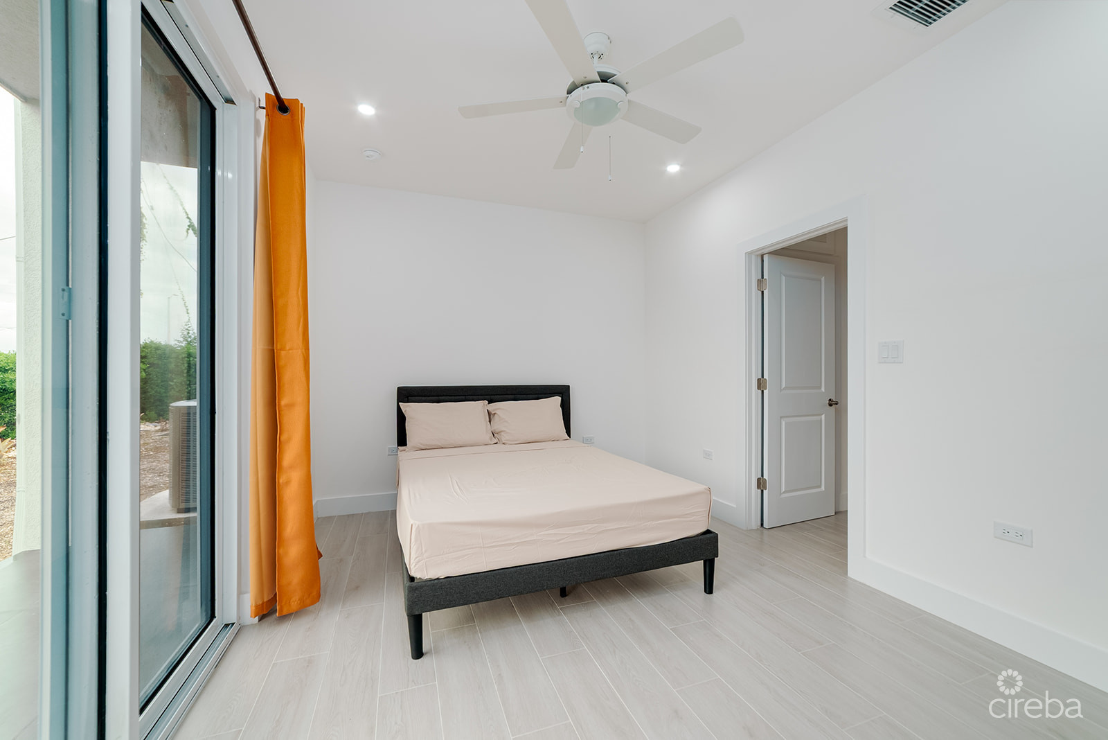 2 BEDROOM CONDO IN YARL