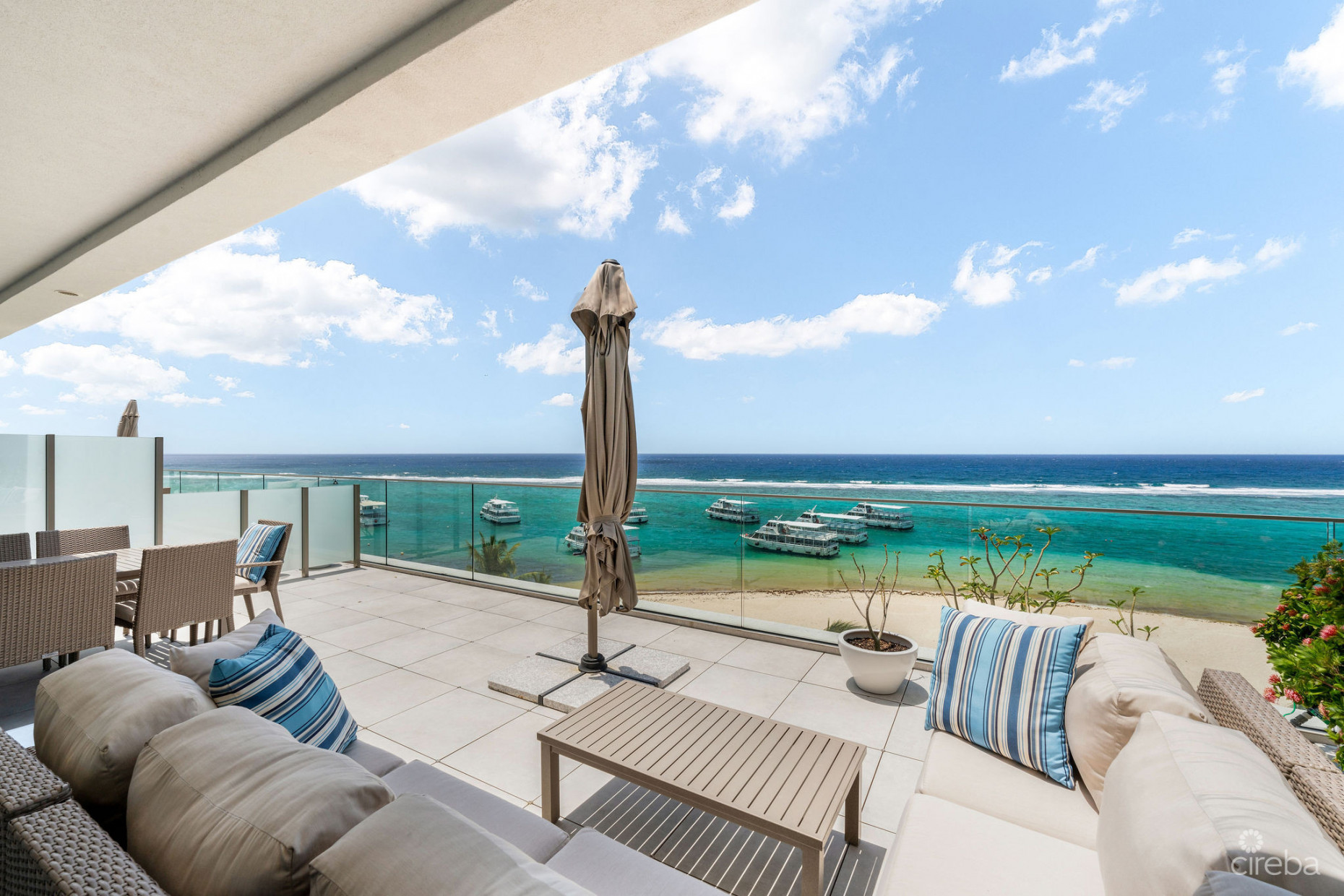 LUXURY BEACHFRONT PENTHOUSE 2 BED/2.5 BATH SOUTH SOUND