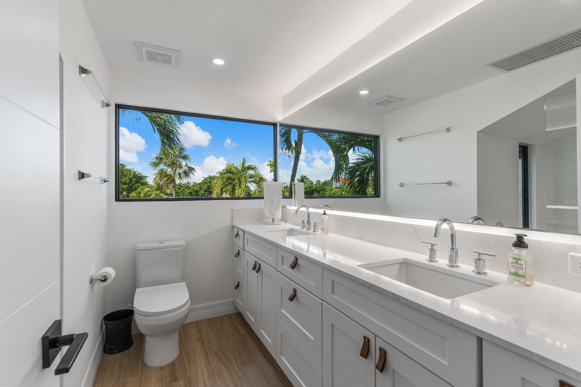 Canalfront 4 Bed | 4.5 Bath - Newly Renovated Governors Harbour Home