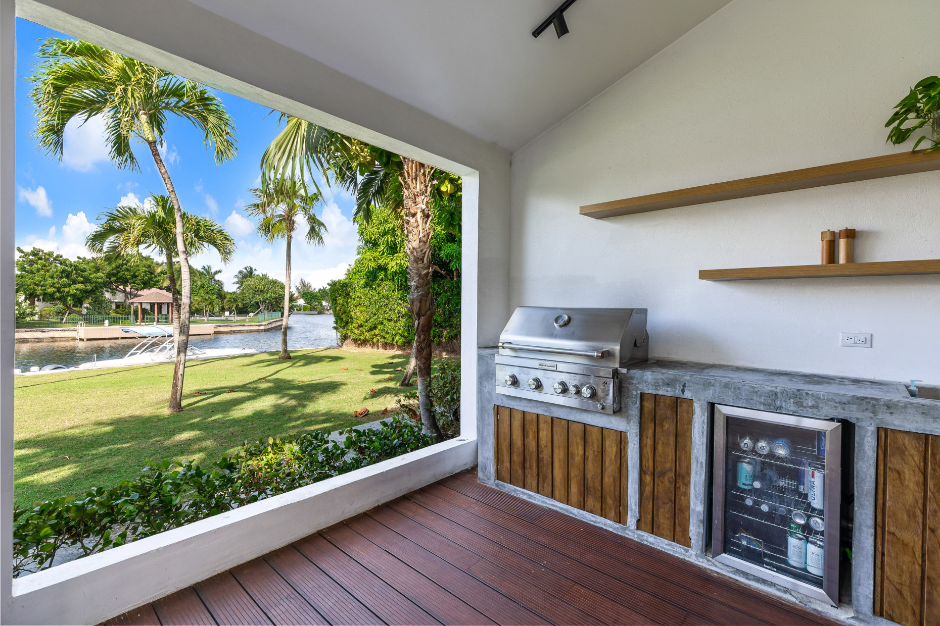 Canalfront 4 Bed | 4.5 Bath - Newly Renovated Governors Harbour Home