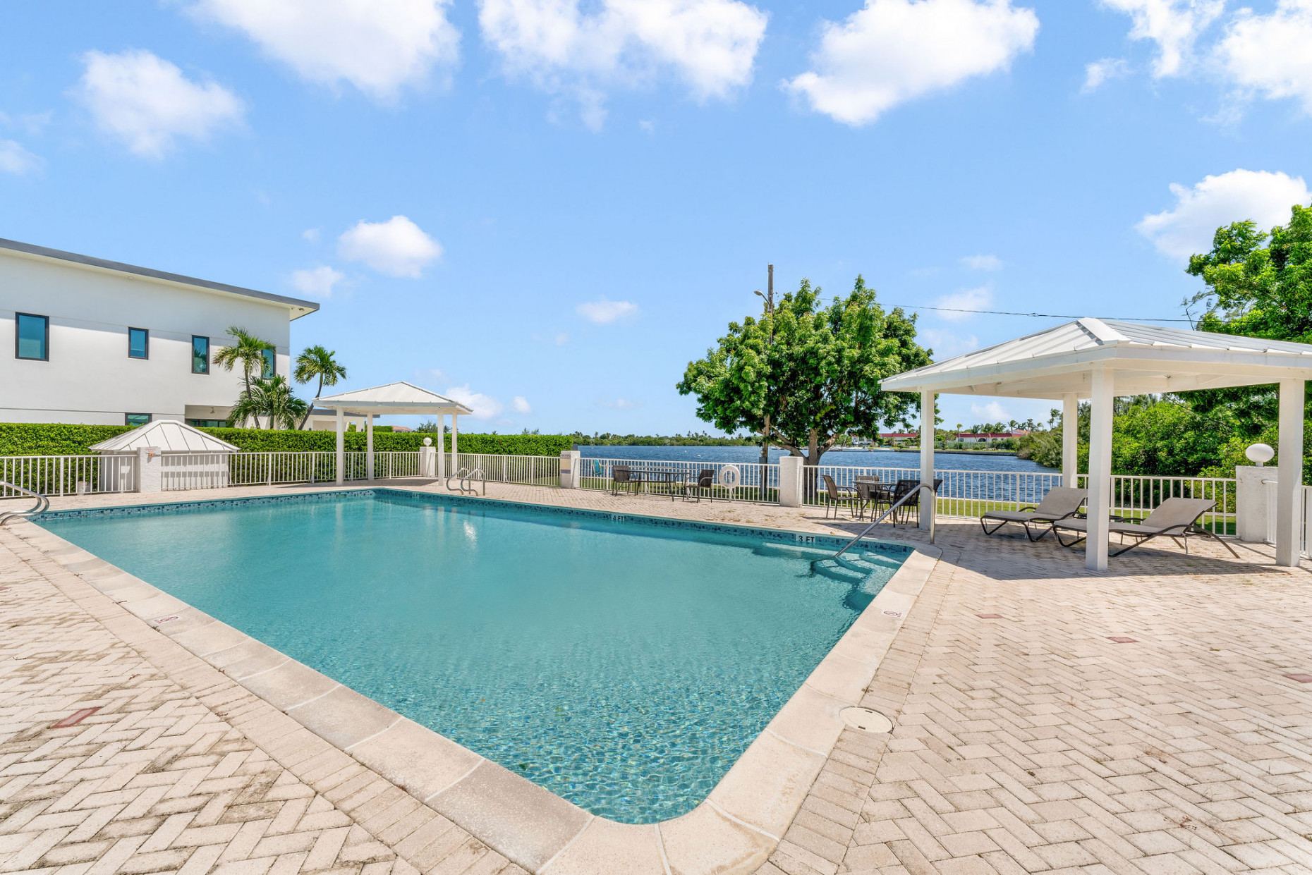 Canalfront 4 Bed | 4.5 Bath - Newly Renovated Governors Harbour Home