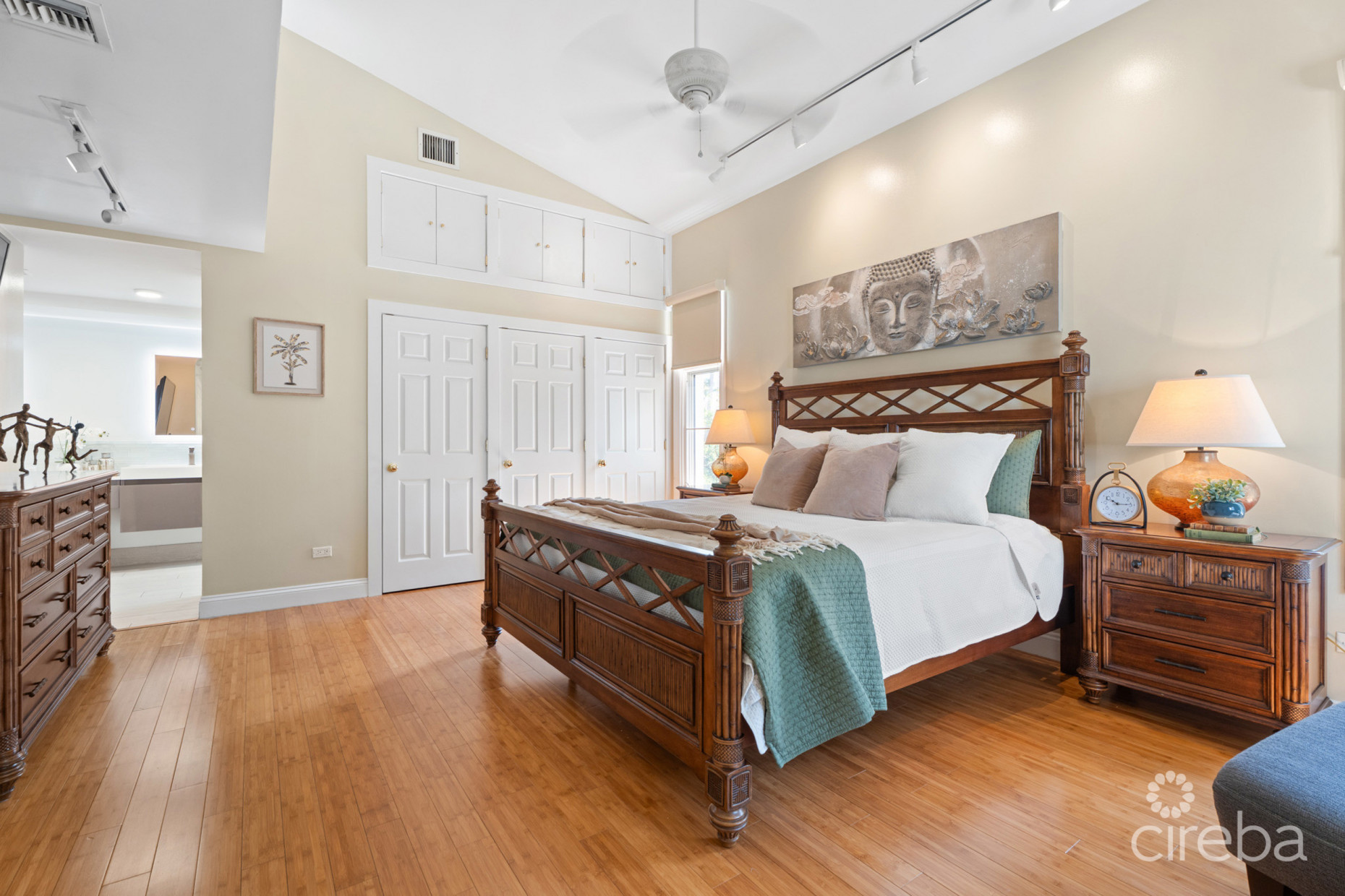 KINGS COURT EXECUTIVE HOME