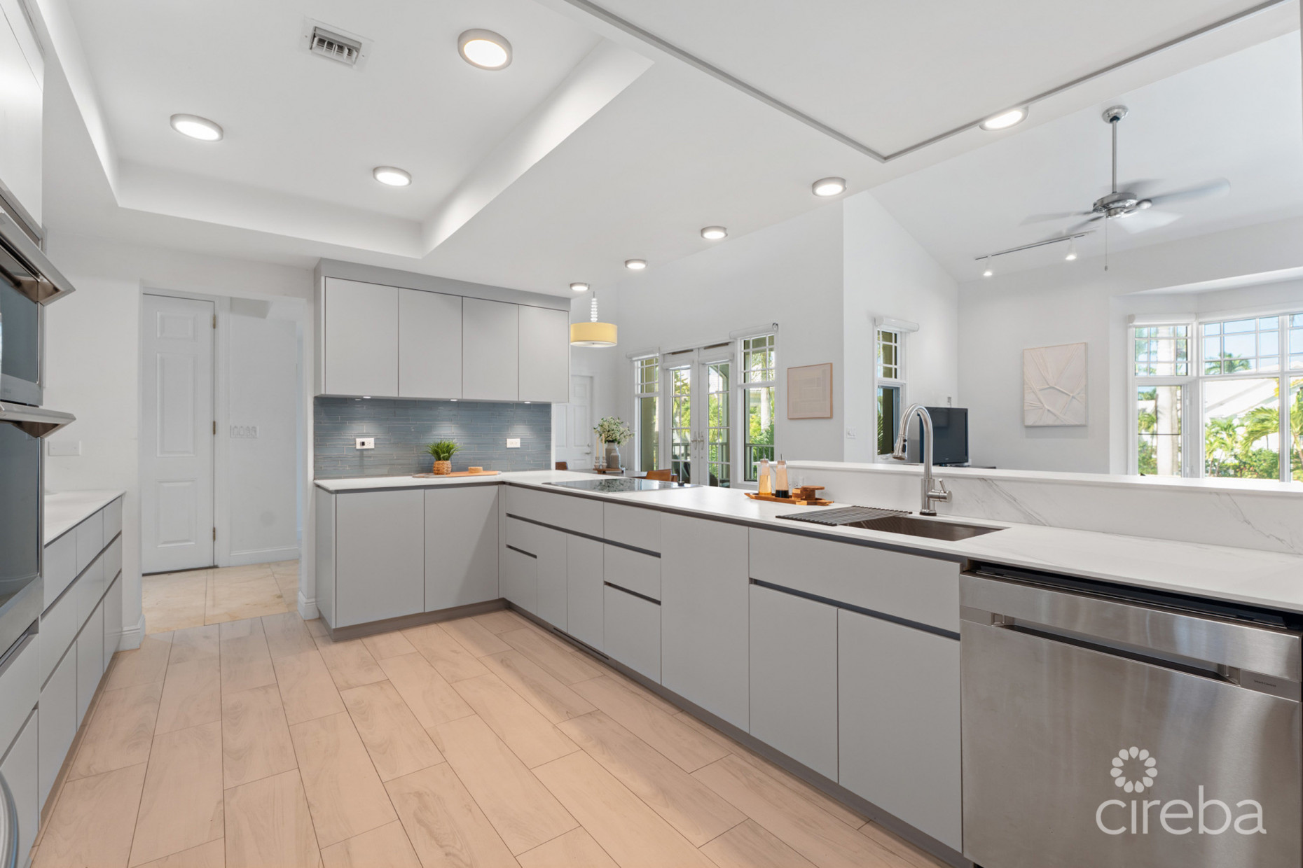 KINGS COURT EXECUTIVE HOME