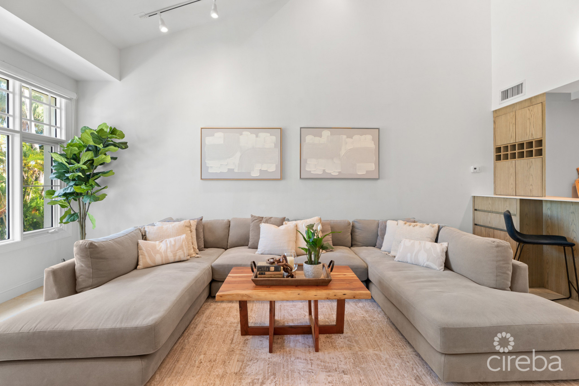 KINGS COURT EXECUTIVE HOME