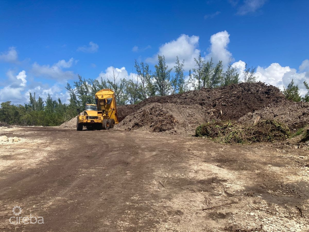 AUBURN BAY, LARGE CANAL FRONT LOT C9