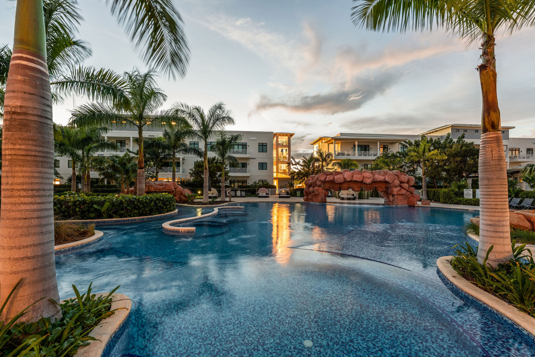 Olea 414 - Private Garden 2-bed Residence