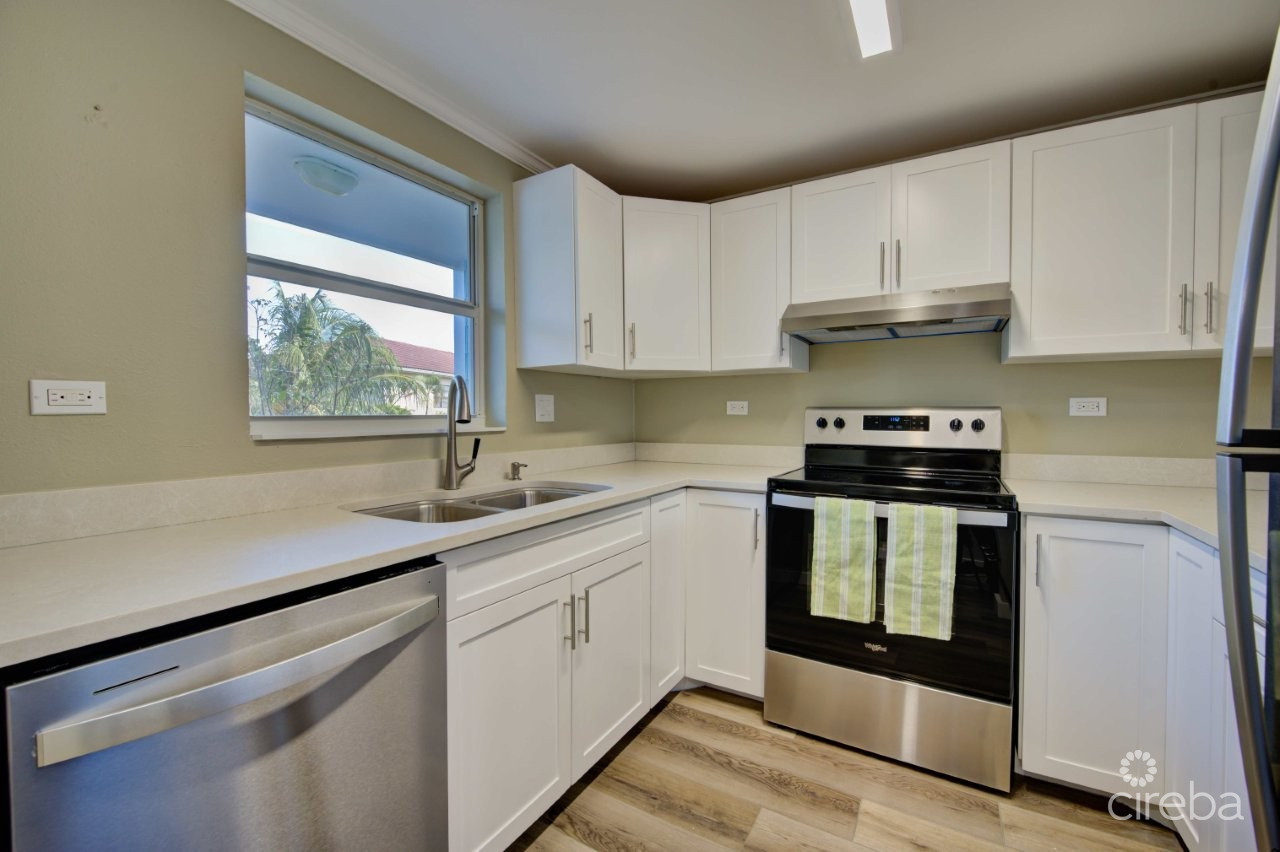 GRAPETREE CONDO ON SEVEN MILE BEACH