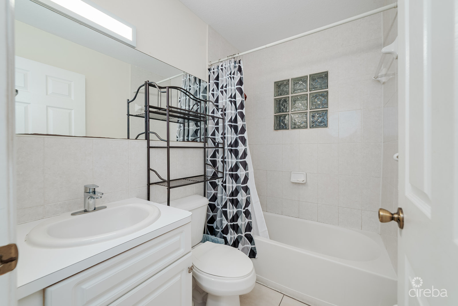 SMITH ROAD VILLAS #77: HIGH-DEMAND INVESTMENT PROPERTY IN GEORGE TOWN