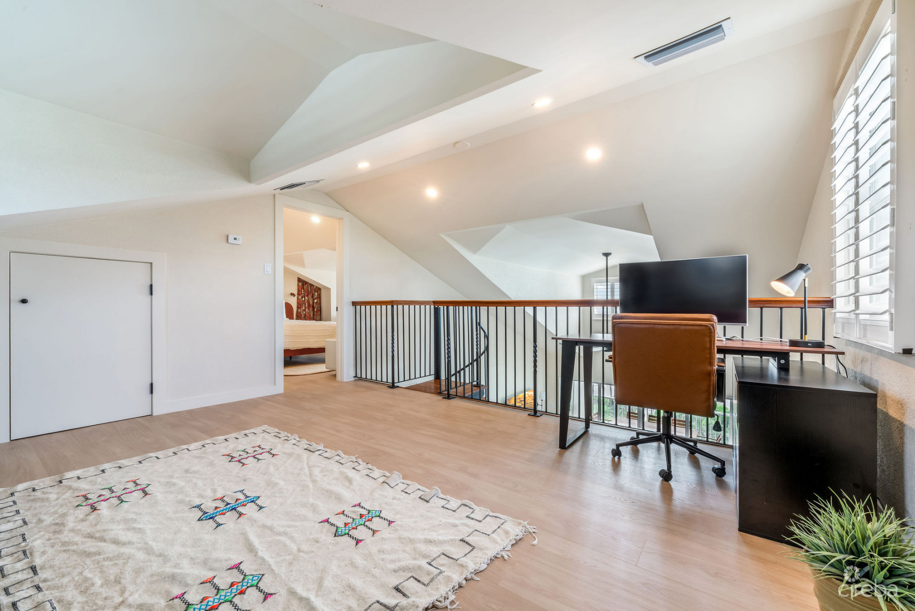 SUPERB VALUE AND VIEWS ON SPOTTS BEACH - 15 CORAL BAY VILLAGE