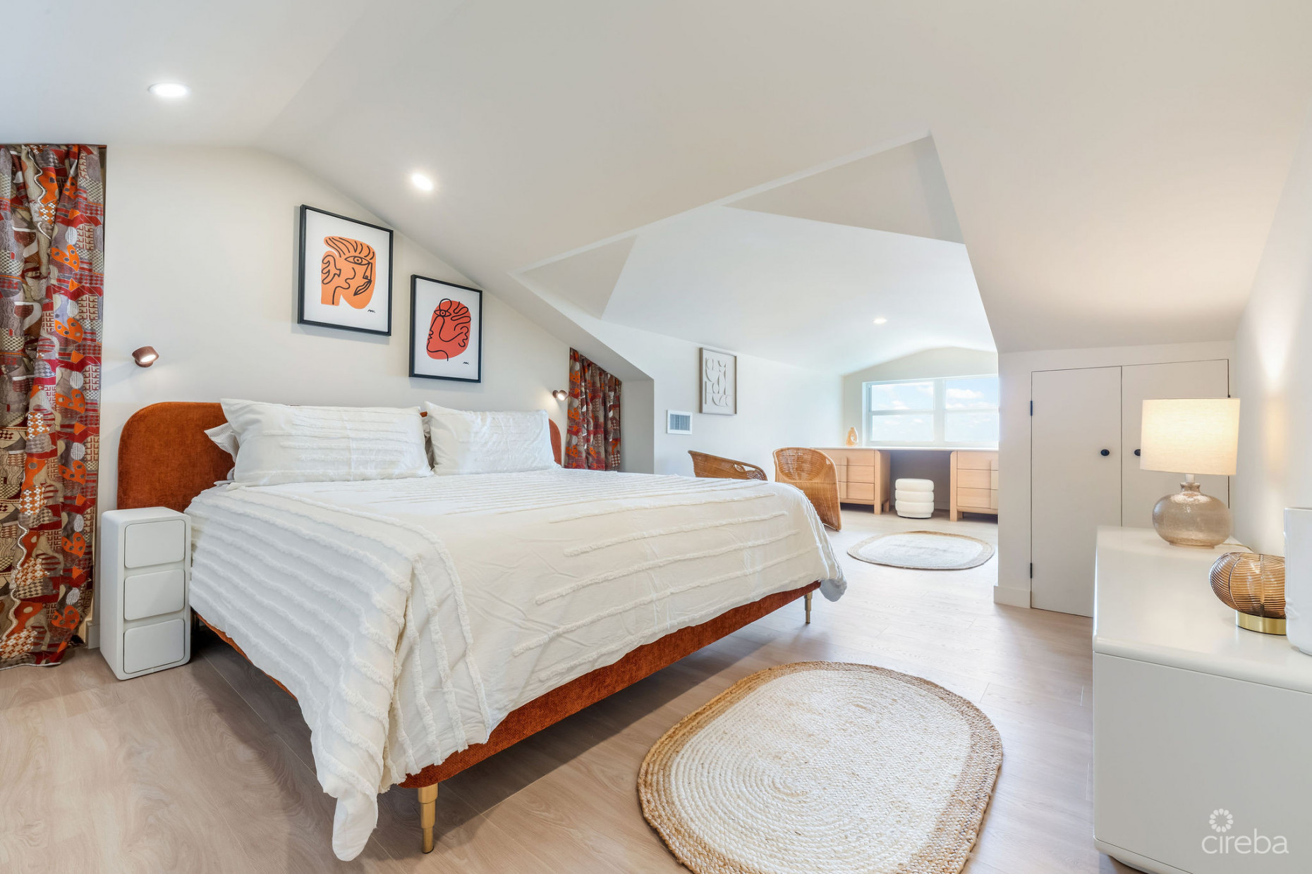 SUPERB VALUE AND VIEWS ON SPOTTS BEACH - 15 CORAL BAY VILLAGE