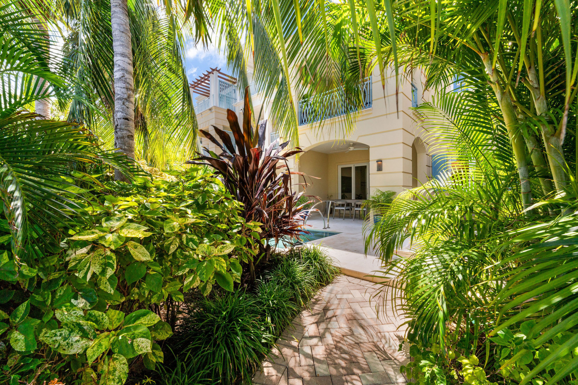 Stone Island Residence 402