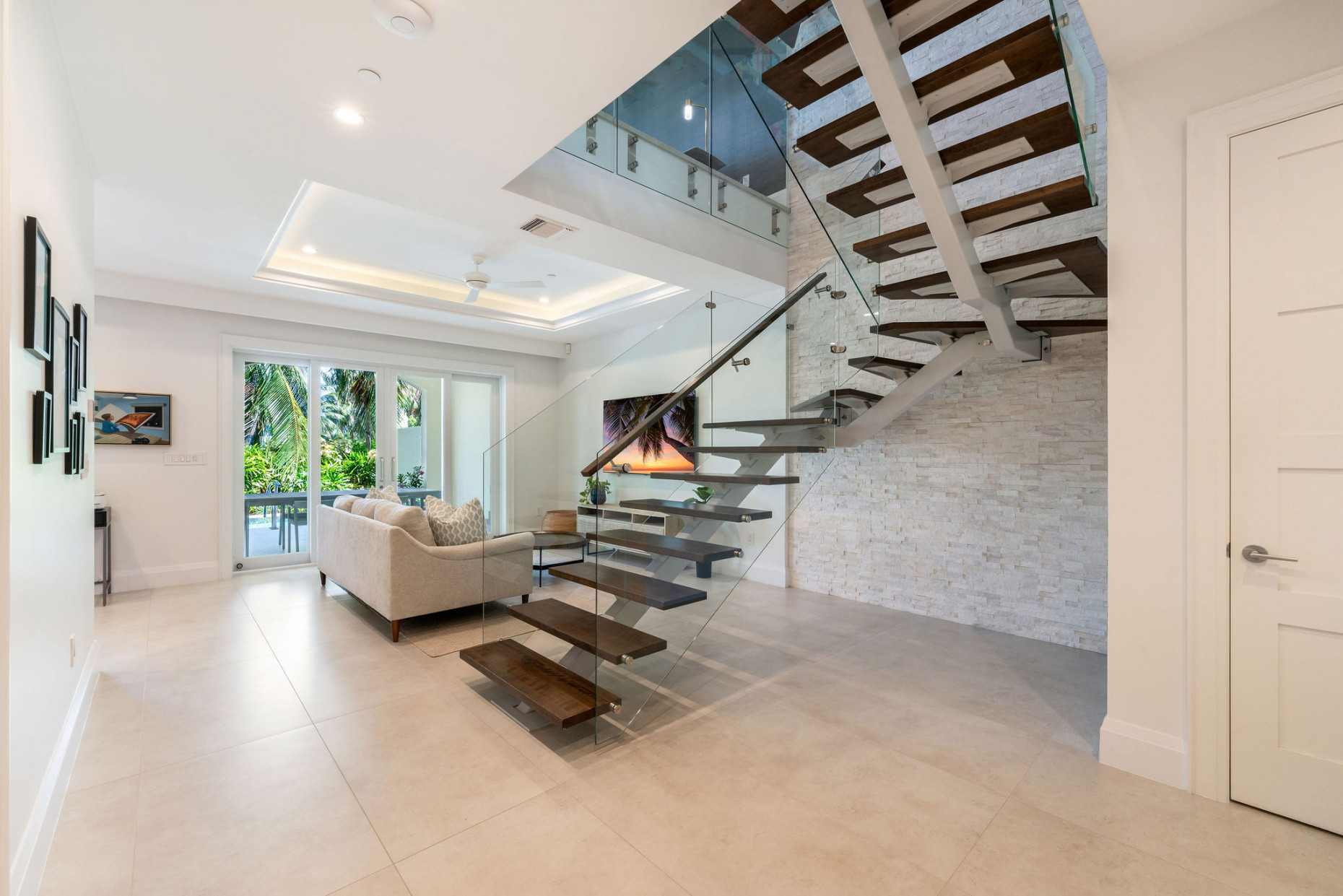 Stone Island Residence 402