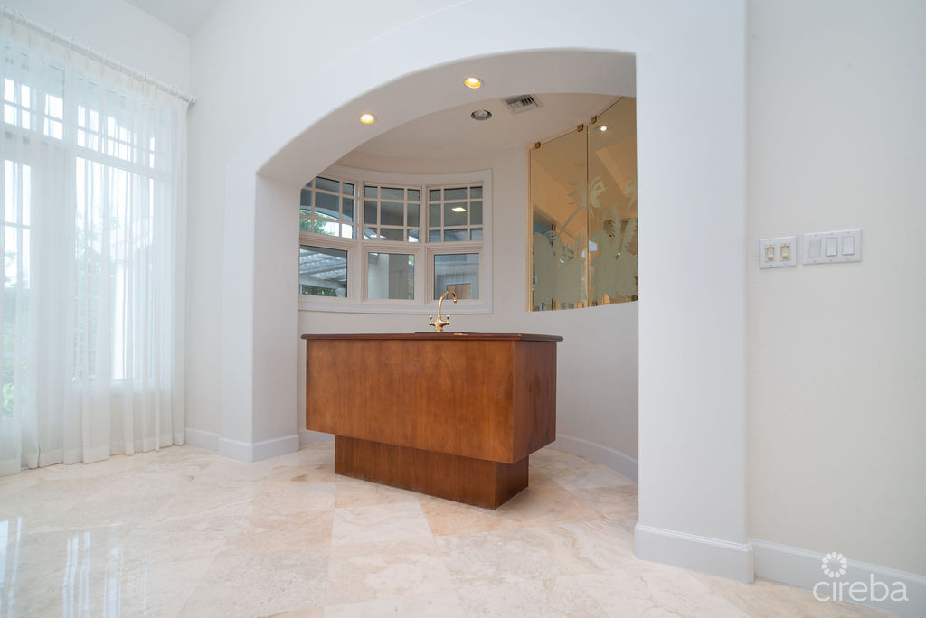 BRITANNIA KINGS COURT TOTALLY RENOVATED RARE JEWEL TOWNHOME