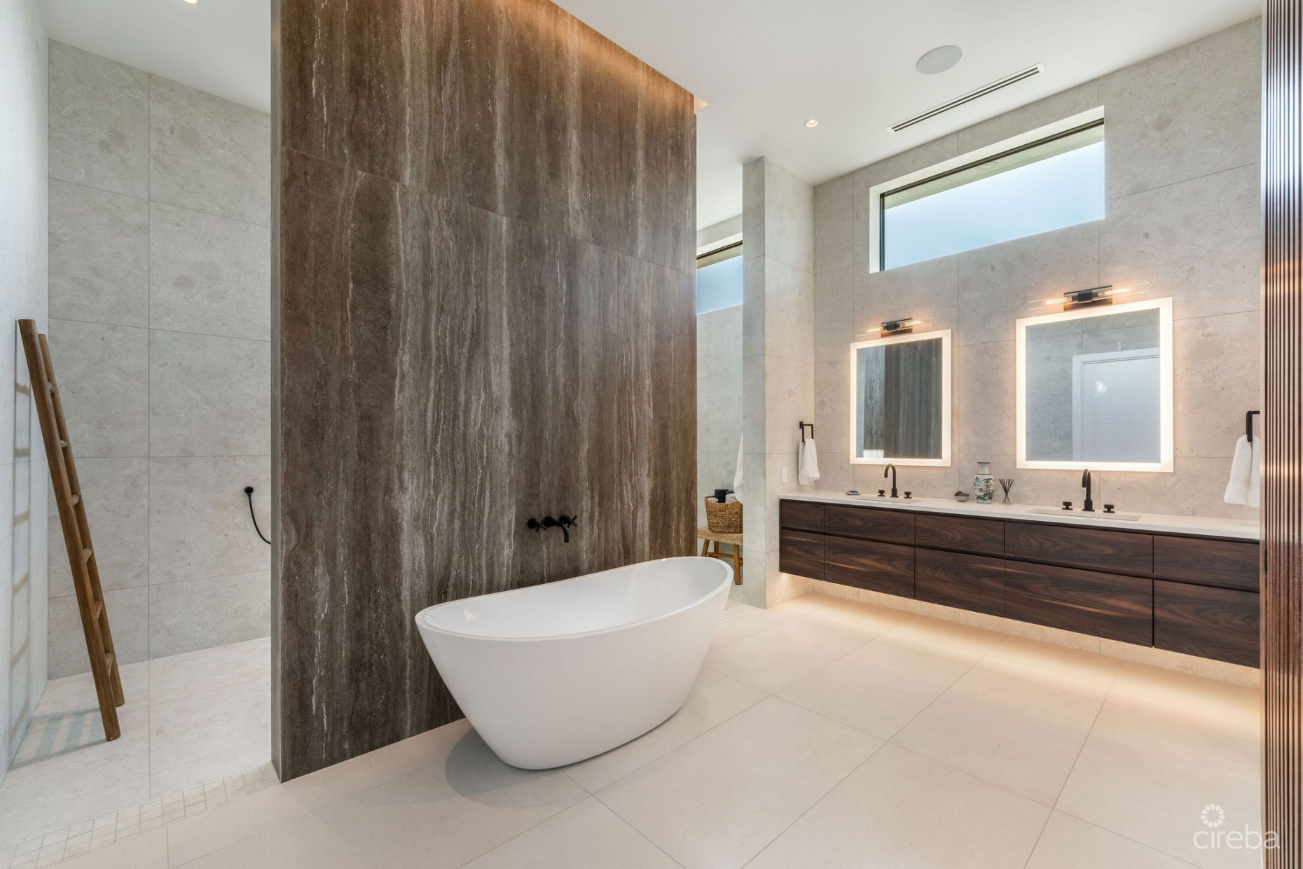 60 LALIQUE PENINSULA QUAY | LUXURY WATERFRONT LIVING IN CRYSTAL HARBOUR