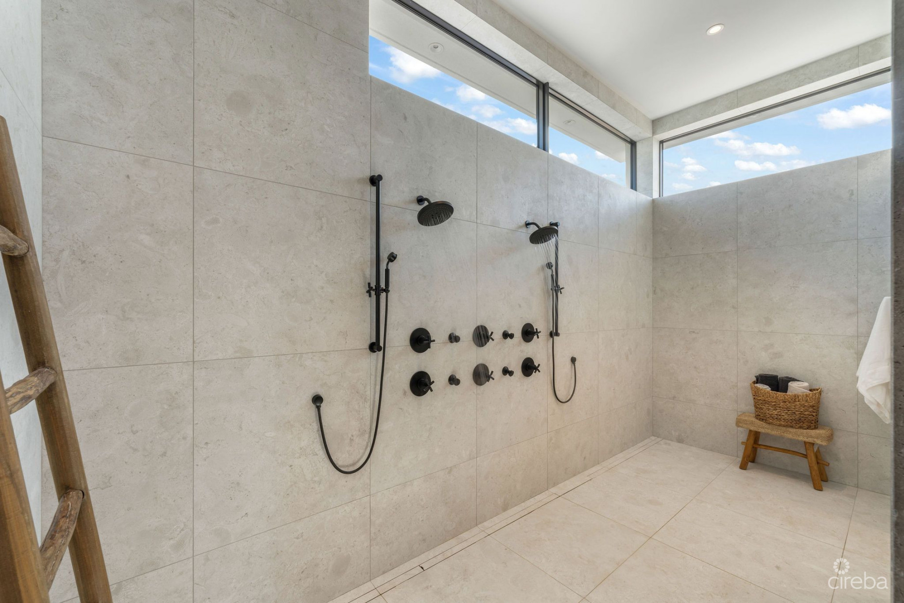 60 LALIQUE PENINSULA QUAY | LUXURY WATERFRONT LIVING IN CRYSTAL HARBOUR