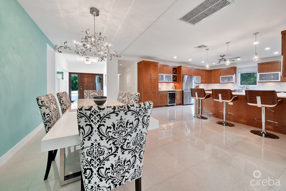 MODERN 5 BEDROOM ESTATE HOME ON SMB CORRIDOR