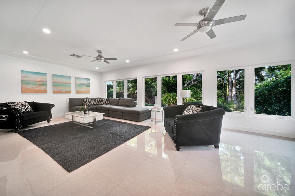 MODERN 5 BEDROOM ESTATE HOME ON SMB CORRIDOR