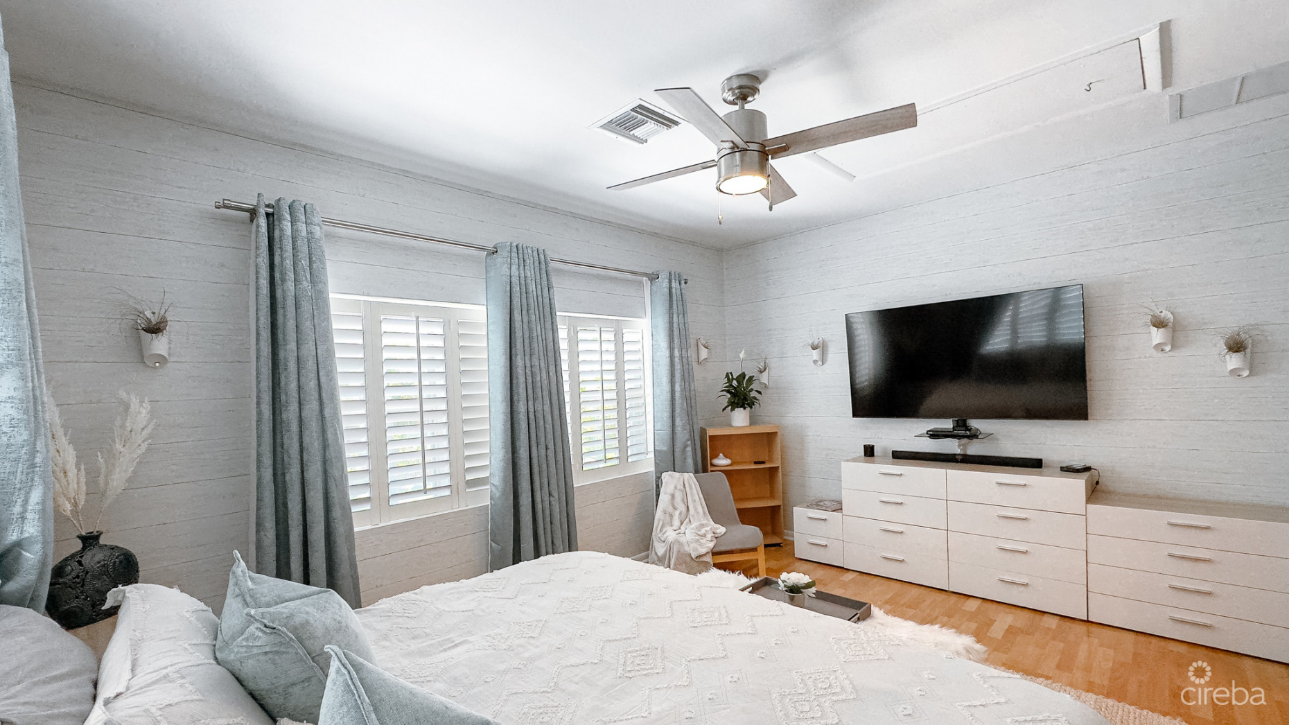 SOUTH SOUND 4 BED HOME -SUNRISE