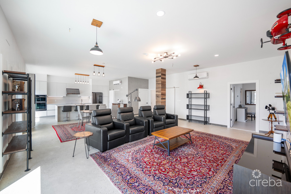 XL 3 BED WEST BAY DUPLEX WITH 2000 SQ FT OF STORAGE