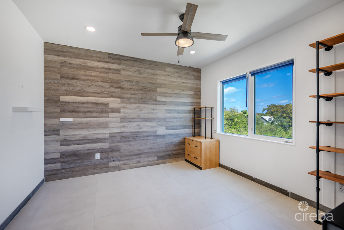 XL 3 BED WEST BAY DUPLEX WITH 2000 SQ FT OF STORAGE