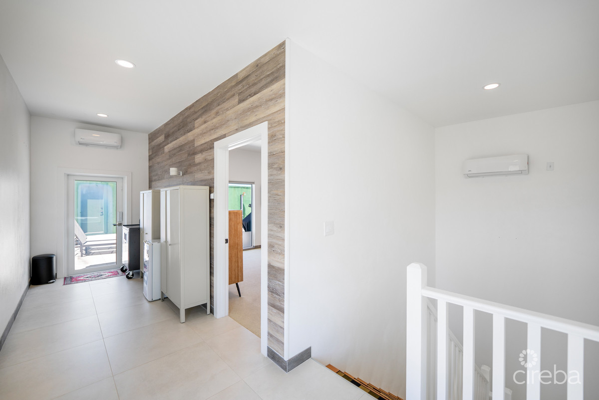 XL 3 BED WEST BAY DUPLEX WITH 2000 SQ FT OF STORAGE