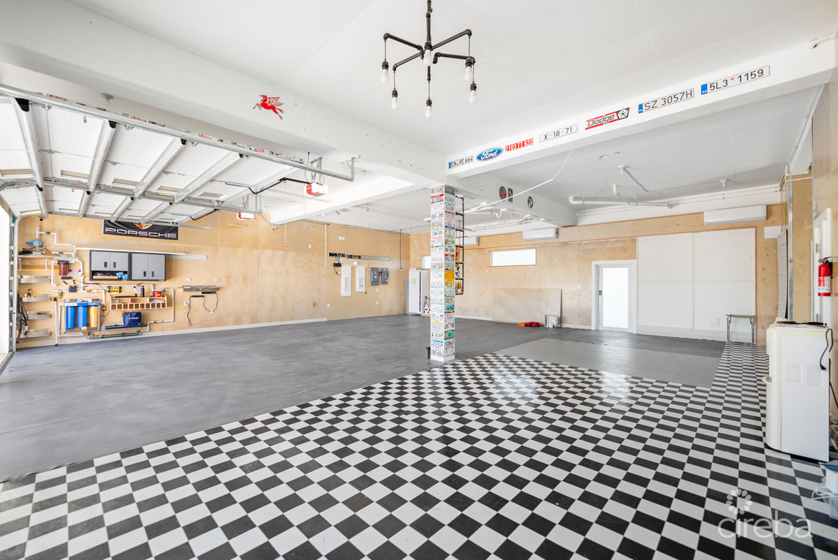 XL 3 BED WEST BAY DUPLEX WITH 2000 SQ FT OF STORAGE