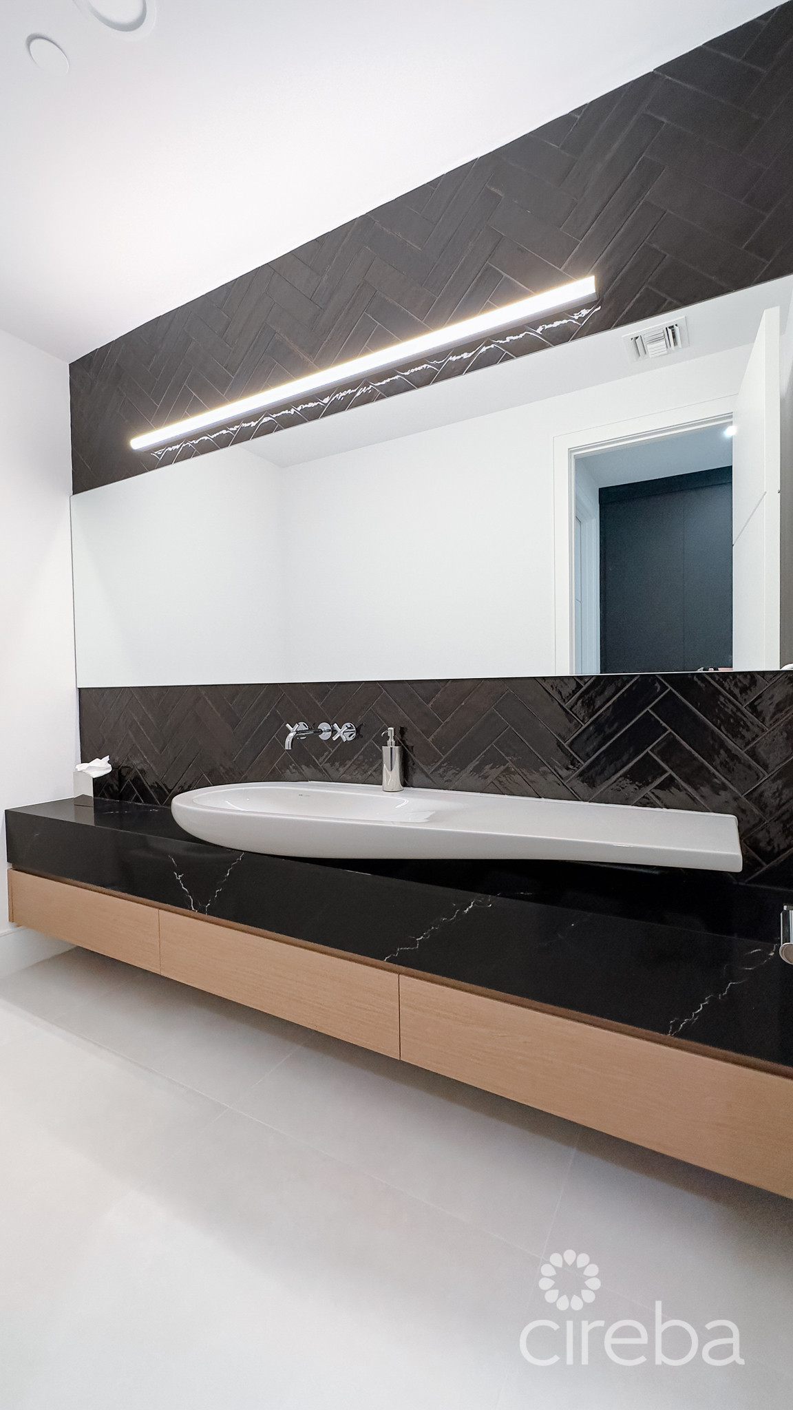 AQUA RESIDENCE 7 - LUXURY SEVEN MILE BEACH CONDO (FULLY FURNISHED)